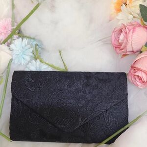 Gorgeous Black Embroidered Clutch Purse Never Used, Silver Chain Wasn’t IN Order